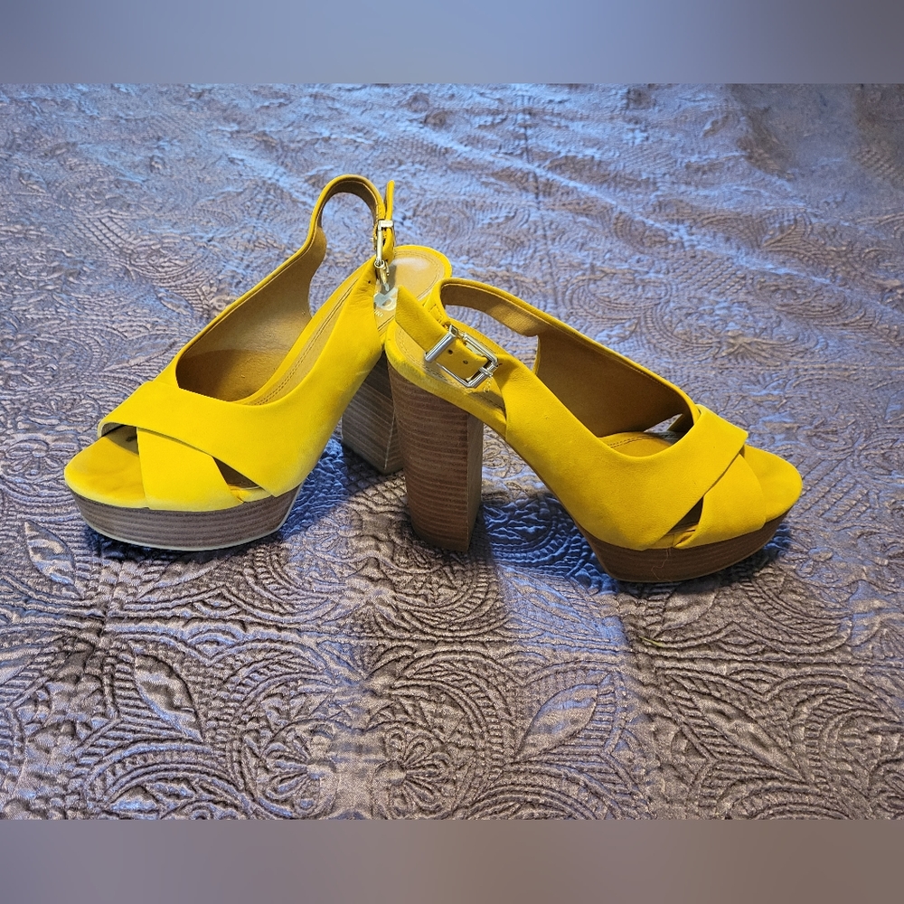 Size 7 Gianni Bini Sandal